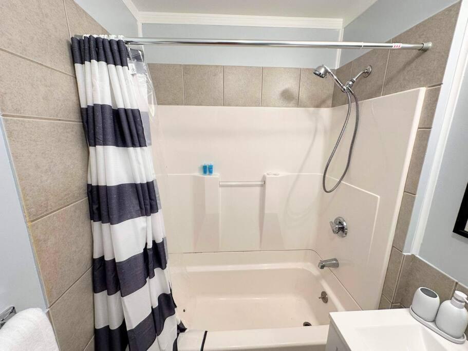 Like 4-Star Hotel, But Cheaper! Pawtucket Dış mekan fotoğraf